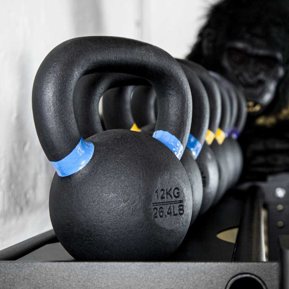 Kettlebell in verschiedenen Größen Gewichten aus Gusseisen