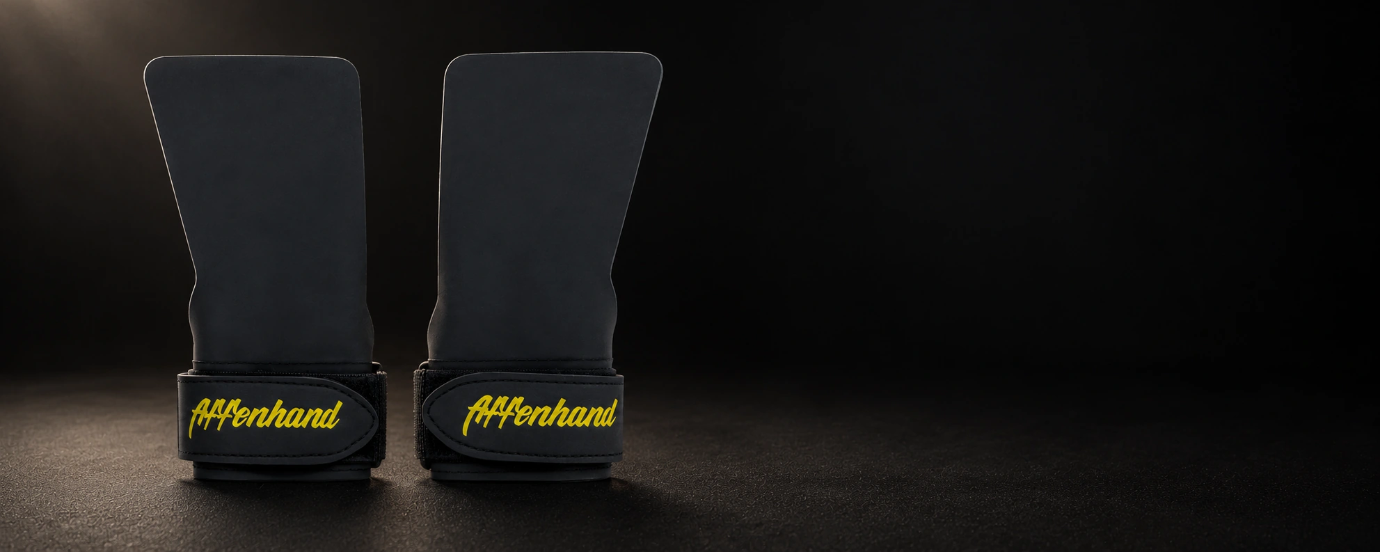 Affenhand No Chalk Grips mit gelbem Logo auf schwarzem Gummiboden.