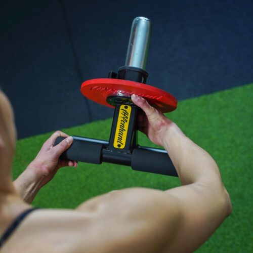 Athlet verwendet Tib Bar für Schienbeintraining.