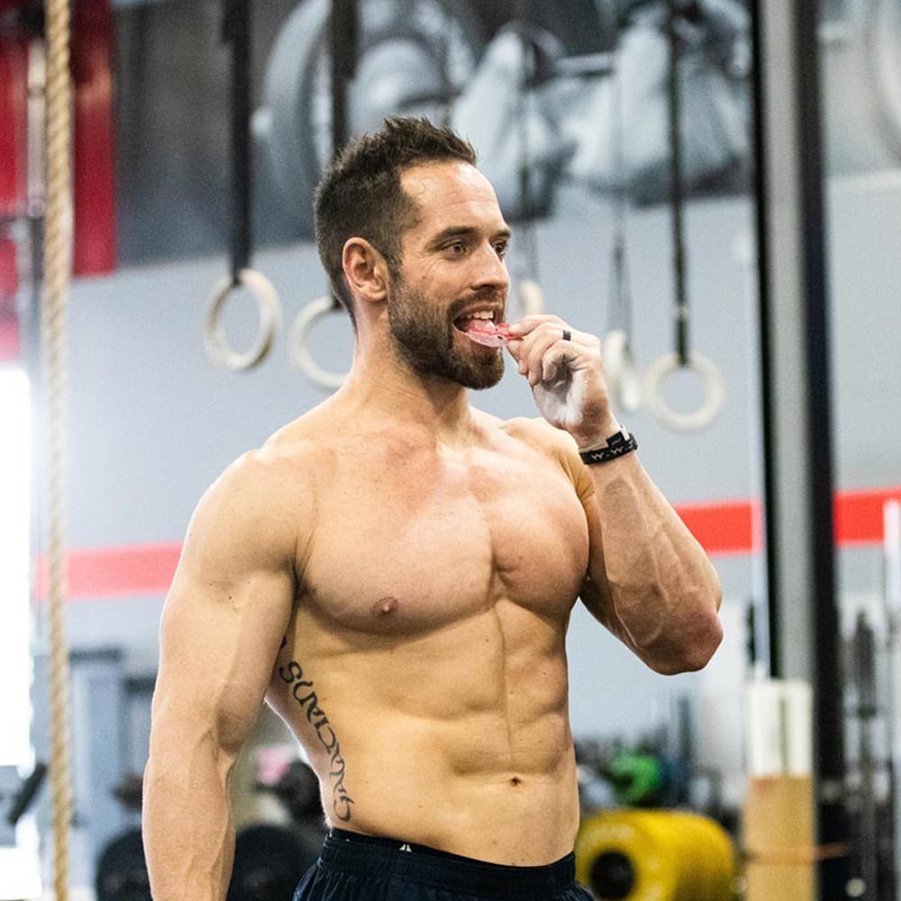 Athlet Rich Froning mit dem Airwaav Mundstück