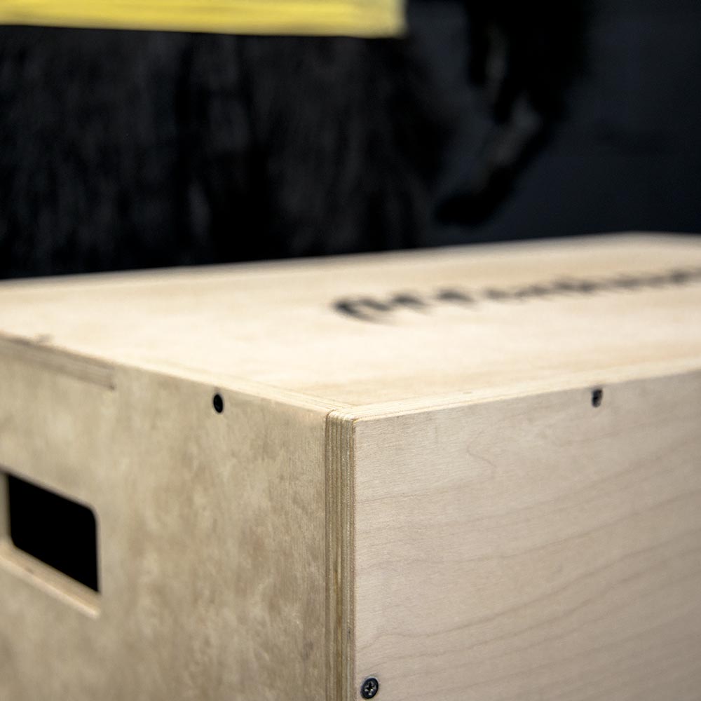 Plyometrisches Training mit Holzbox