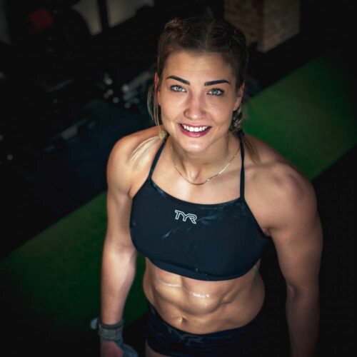 Atheltin Lidia Barto mit TYR Sport BH