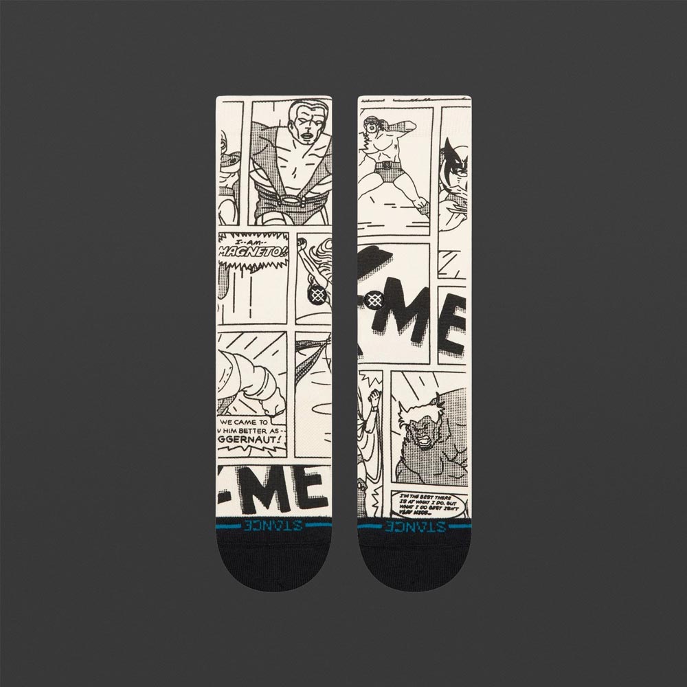 Zwei Stance Socken im Marvel X-Men Comic-Design auf dunklem Hintergrund. Die Socken zeigen Panels mit Figuren wie Wolverine, Colossus und Juggernaut in Schwarz-Weiß auf hellem Stoff.