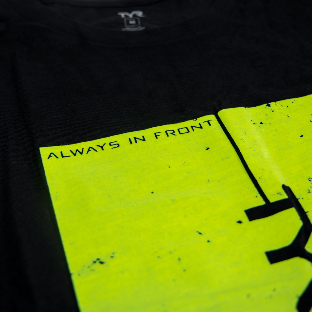 Always in Front Logo Neon auf Schwarz Shirt