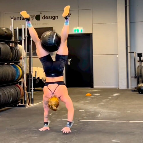 Emma cropped leggings handstand walk