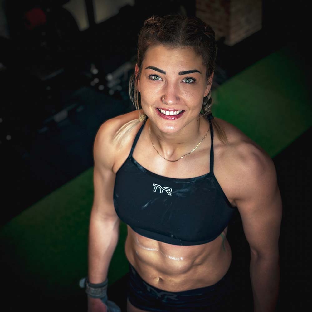 Atheltin Lidia Barto mit TYR Sport BH
