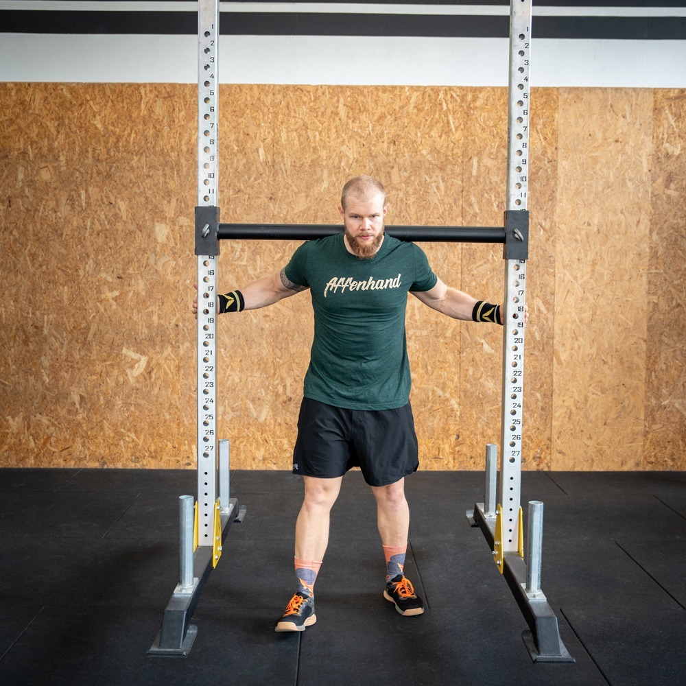 Athlet trägt affenhand yoke